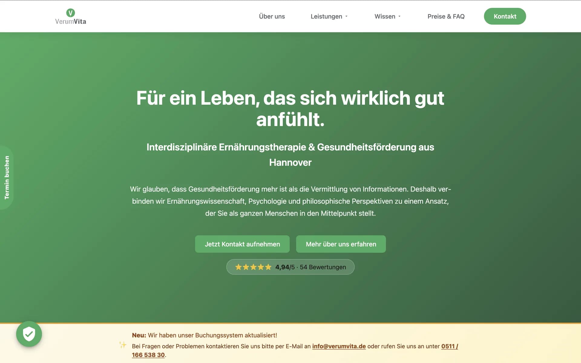 VerumVita Ernährungstherapie — Desktop- und Mobile-Ansicht der Wissensplattform mit Buchungsfunktion. (Desktop)